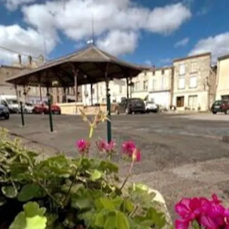 Appartement En Coeur De Village Bourg-sur-Gironde Exterior photo